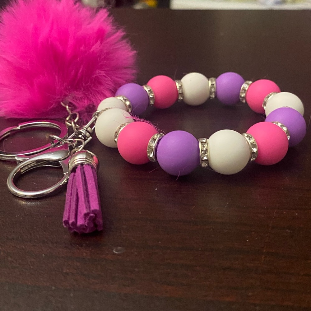 Handmade Keychain with pom-pom - Picture 5 of 7